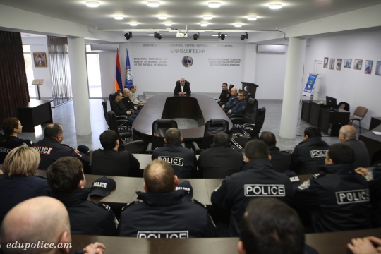 Հանդիպում ՀՀ ՆԳՆ ոստիկանության քրեական ոստիկանությունում պաշտոնների նշանակվելու նպատակով վերապատրաստվող ոստիկանության ծառայողների հետ